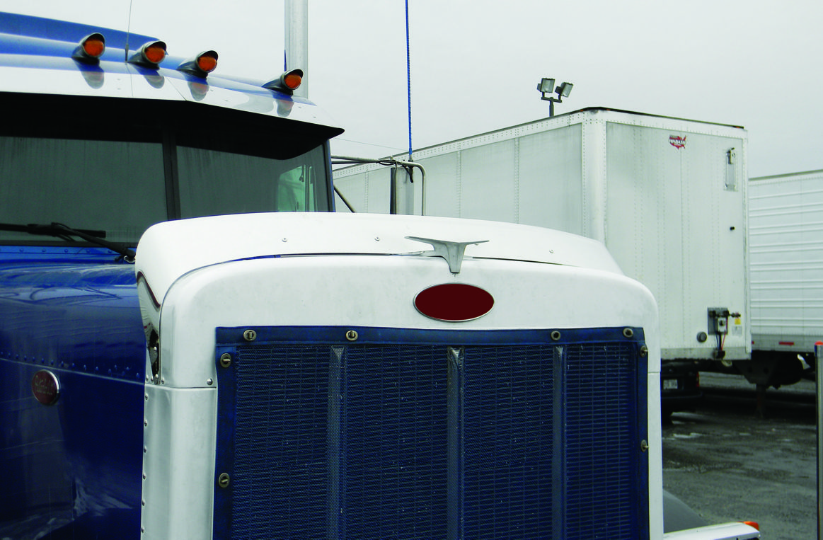 Hoodshield Bug Deflector for Peterbilt, 379, (1993-2007)