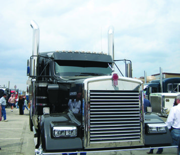 Kenworth, W900L Louvered Grill, 16 Bars