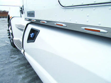 Kenworth, T660 86inch Cab, Sleeper & Extension Kit with 22 Slim Flatline LED, No Block Heater Hole, (2013+)