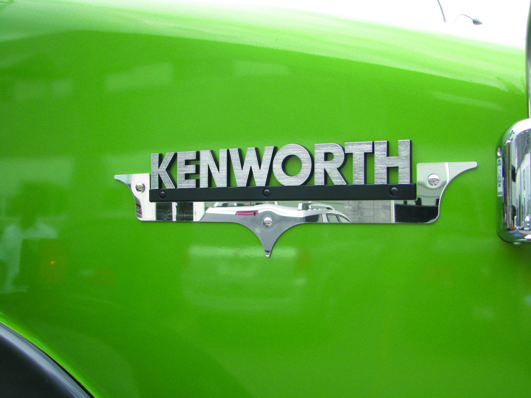 Kenworth, Hood Emblem Accent, Plain Accent